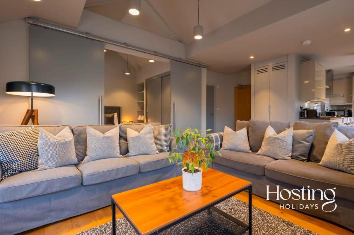 Stylish Luxury Apartment In The Centre Of Henley Esterno foto