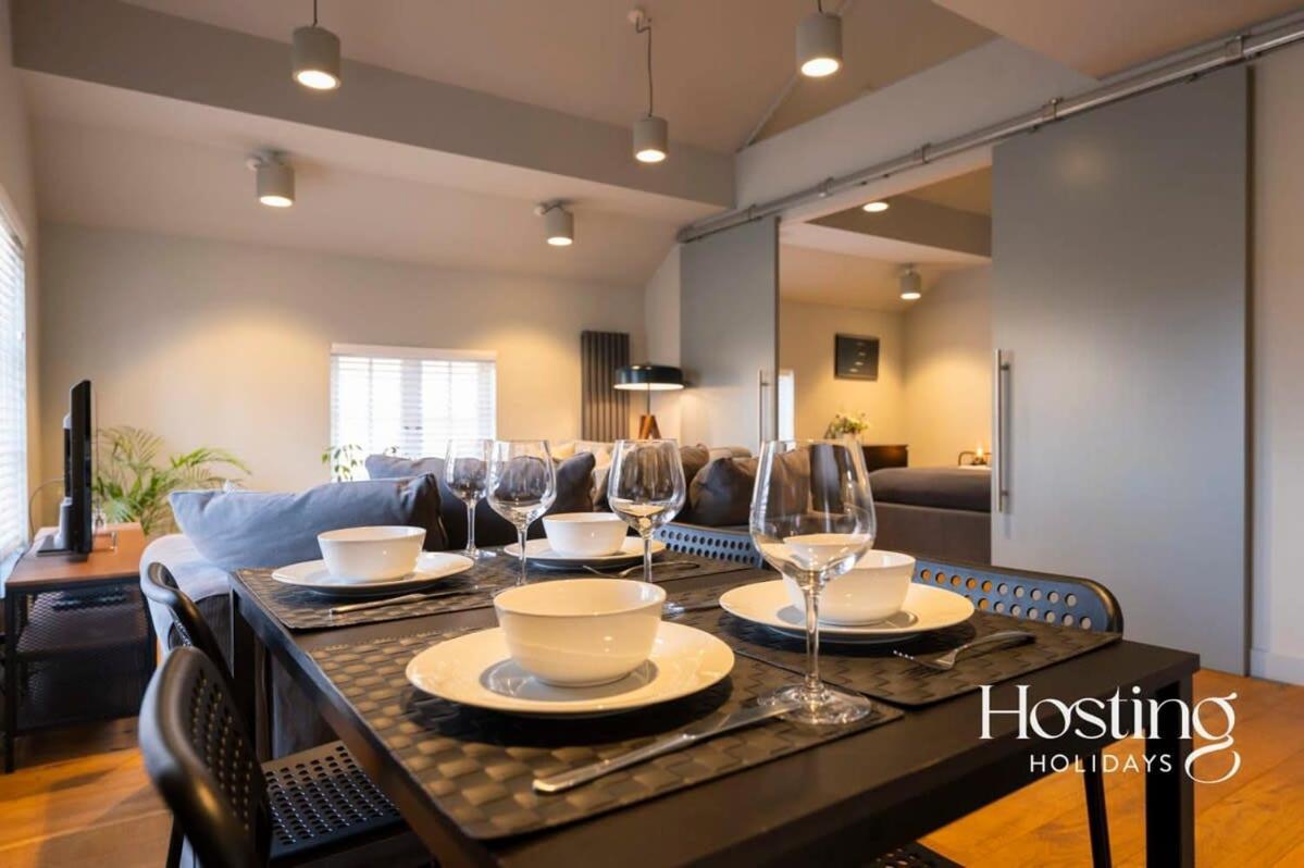 Stylish Luxury Apartment In The Centre Of Henley Esterno foto