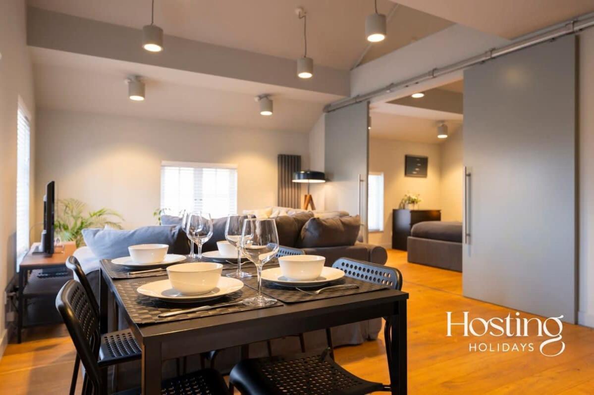 Stylish Luxury Apartment In The Centre Of Henley Esterno foto