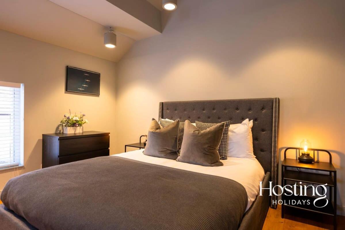 Stylish Luxury Apartment In The Centre Of Henley Esterno foto