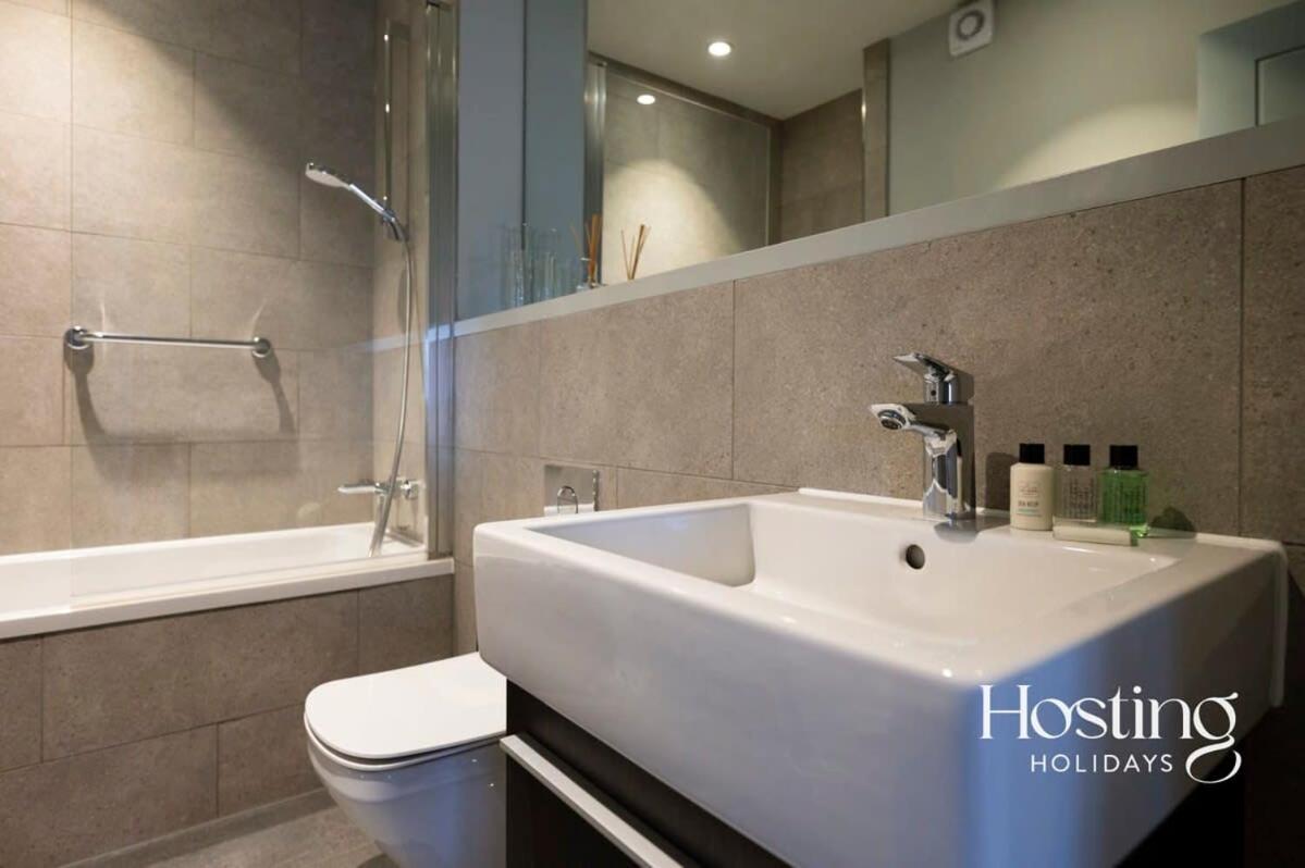 Stylish Luxury Apartment In The Centre Of Henley Esterno foto