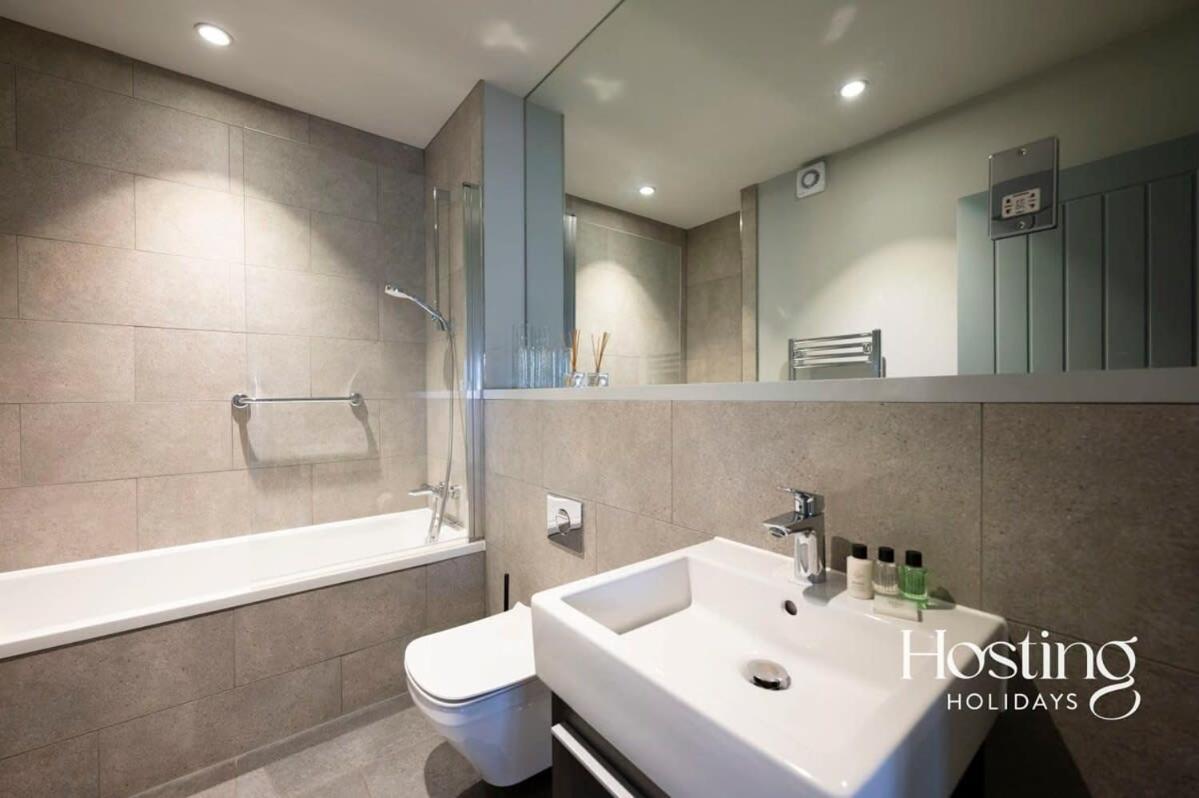 Stylish Luxury Apartment In The Centre Of Henley Esterno foto